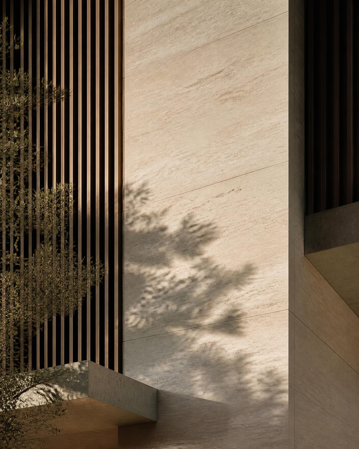 Detalhe de fachada em travertino com sombras de folhagem